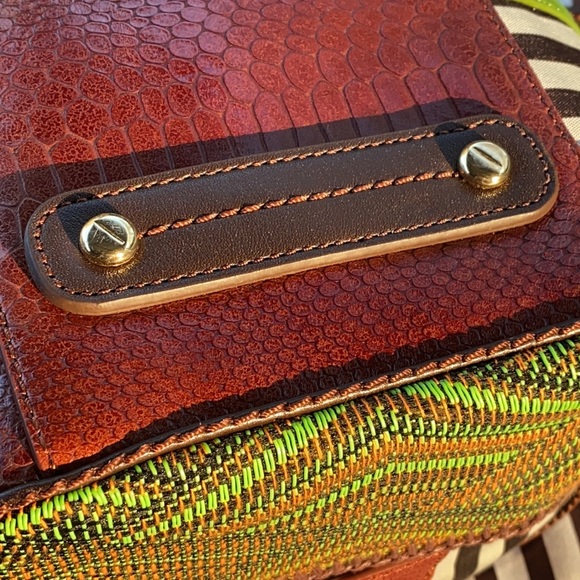 Henri Bendel NWT B&W Plus Barrel Woven Artdeco Bag - Picture 12 of 17